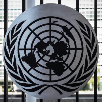 A photograph of the United Nations logo at the United Nations headquarters in New York. Photo by Bernd 📷 Dittrich on Unsplash.